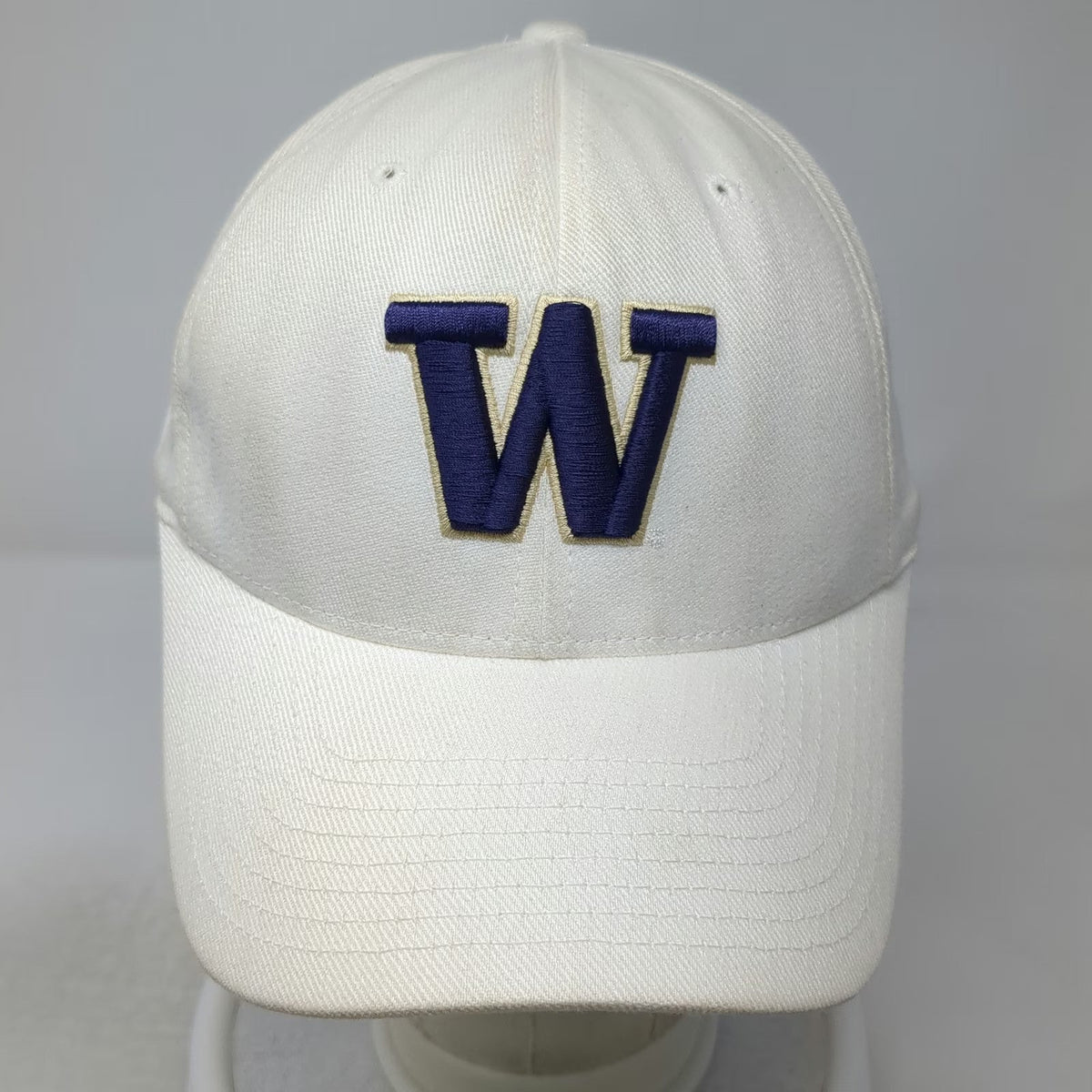 Nike Washington Huskies NCAA Cap White M Flexfit Curved Brim Embroidered Hat