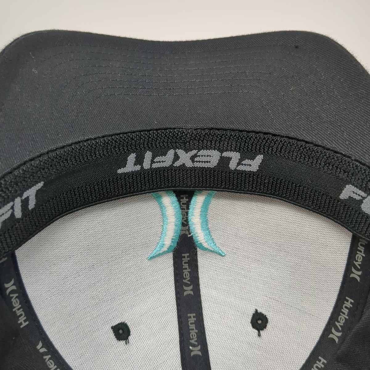 Hurley Baseball Cap Black XL Fitted Flexfit Embroidered Blue Logo Athletic Hat