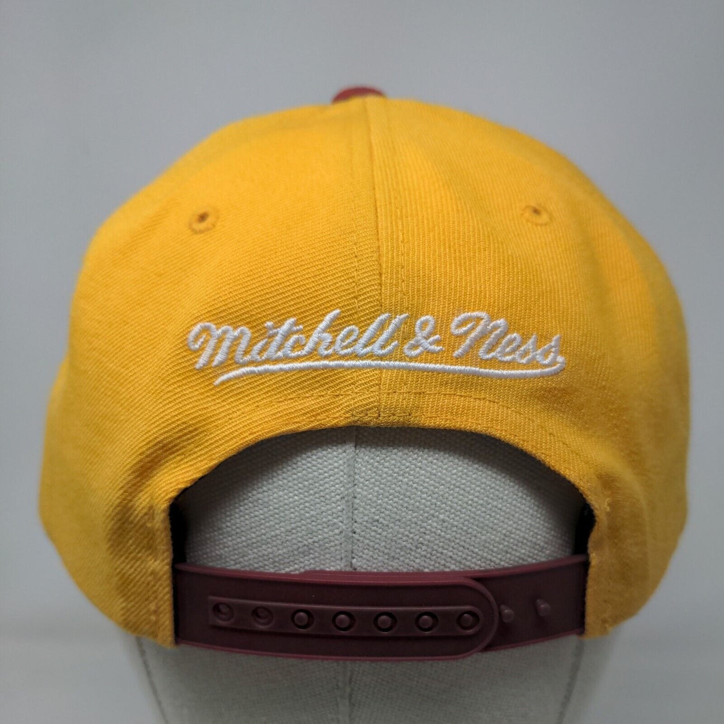 Mitchell & Ness Men's Snapback Hat OSFA Embroidered Cleveland Cavaliers Logo