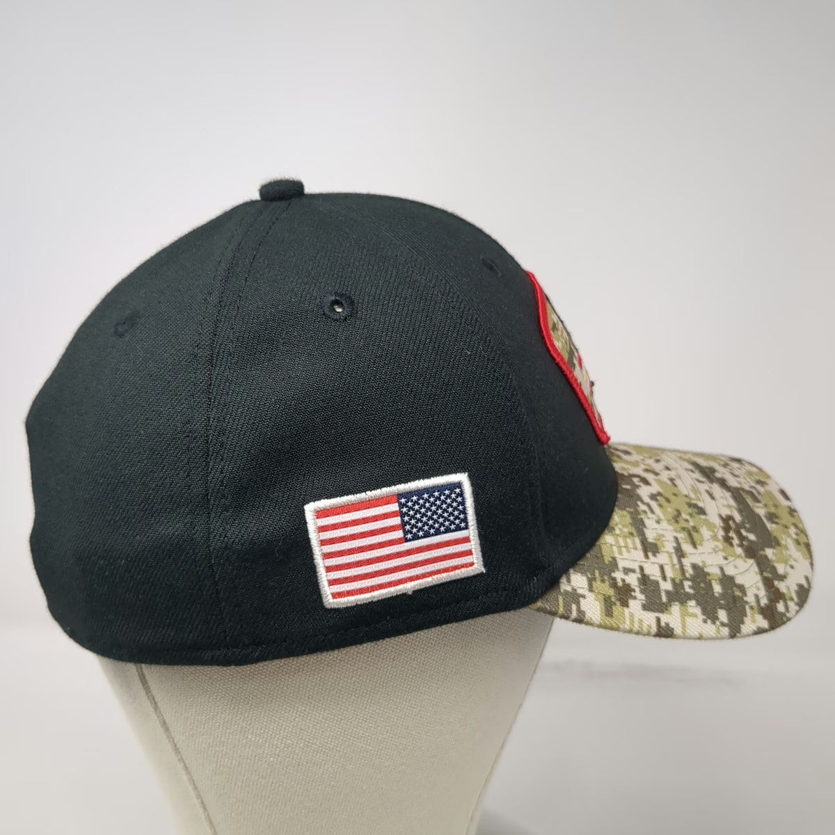 Kansas City Chiefs NFL New Era Cap Black Red L Salute Service Digital Camo Flag