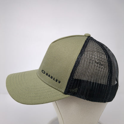 Oakley Snapback Trucker Hat Green One Size Adjustable Classic Mid Mesh Back