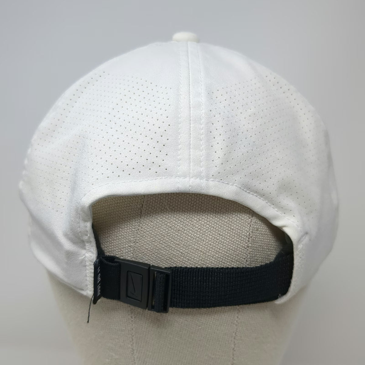 Nike Baseball Cap White One Size Dri-FIT ADV Perforated Golf Swoosh Logo Hat