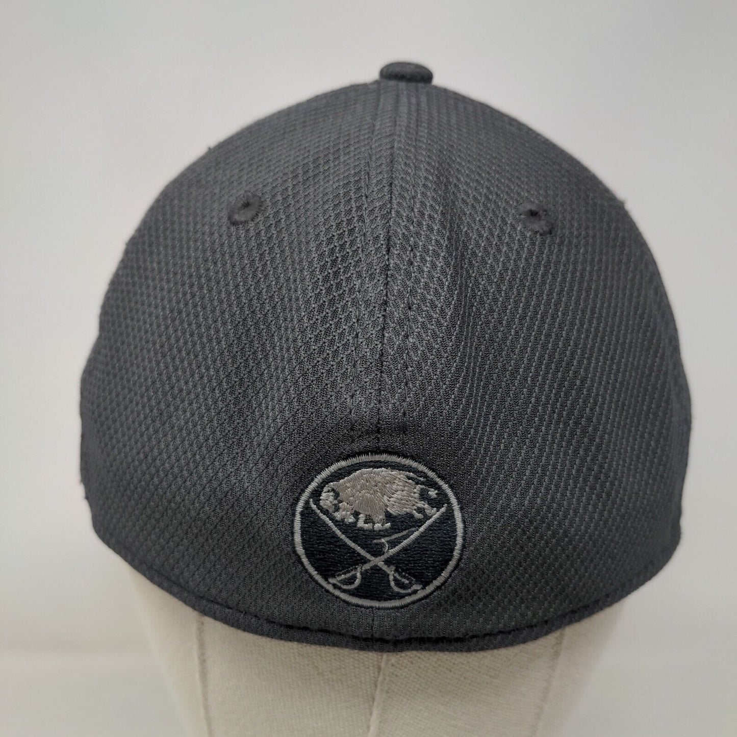 New Era 39Thirty Men's Fitted Hat Gray S-M Buffalo Sabres Draft Embroidered Logo