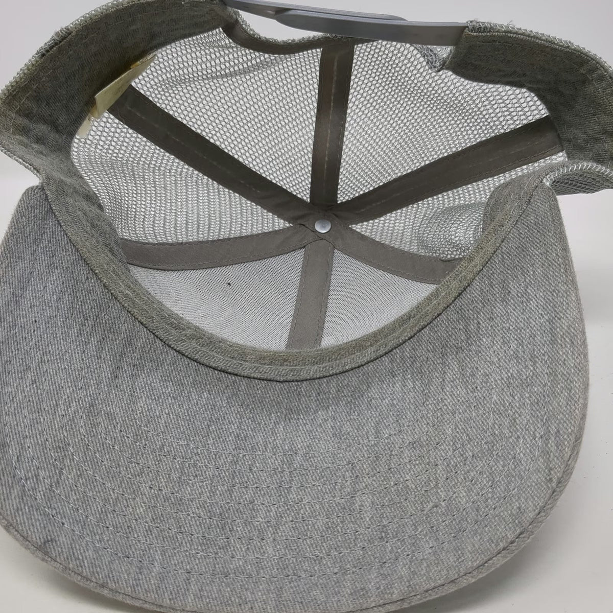 Dakine Trucker Hat Gray One Size Mesh Back Snapback Logo Patch Curved Brim