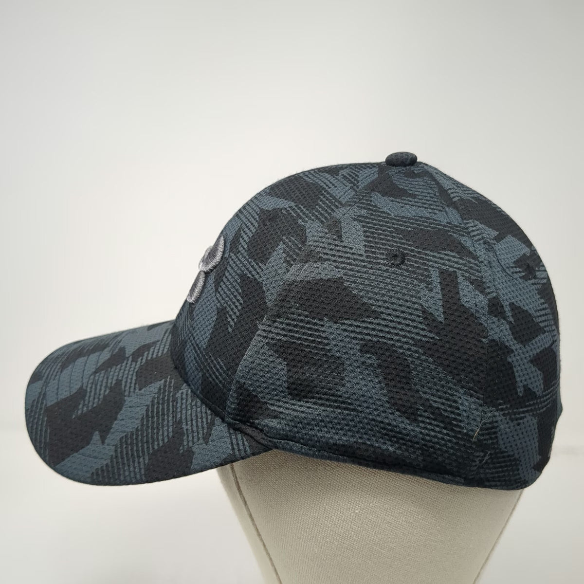 Under Armour Baseball Cap Gray L Camo Stretch Fit Hat Embroidered Logo Athletic