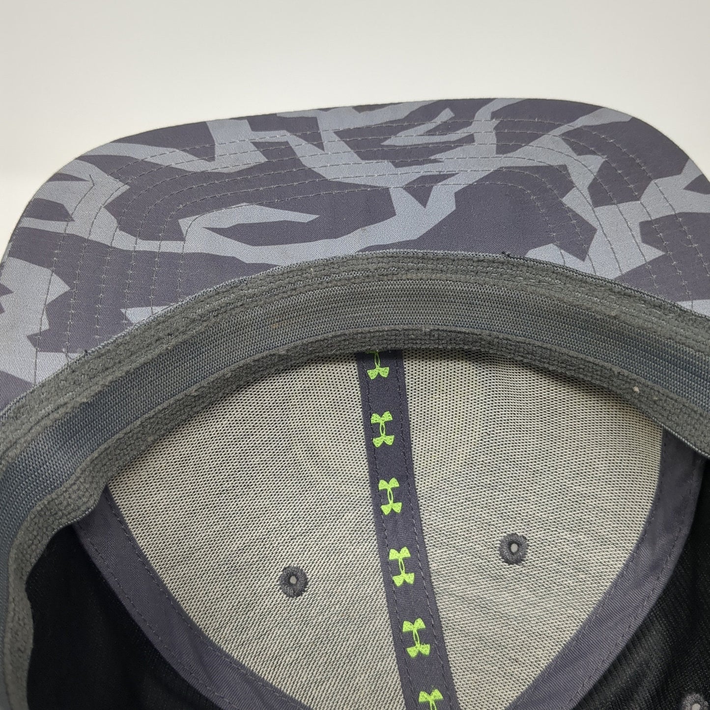 Under Armour Combine Fitted Hat Gray Large Embroidered Logo 6 Panel