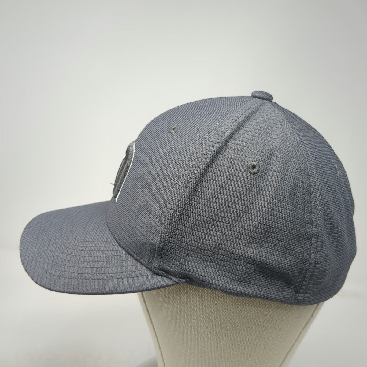 TravisMathew Baseball Cap Gray XL Fitted Mesh Texture 3D Logo Flexfit Script Hat