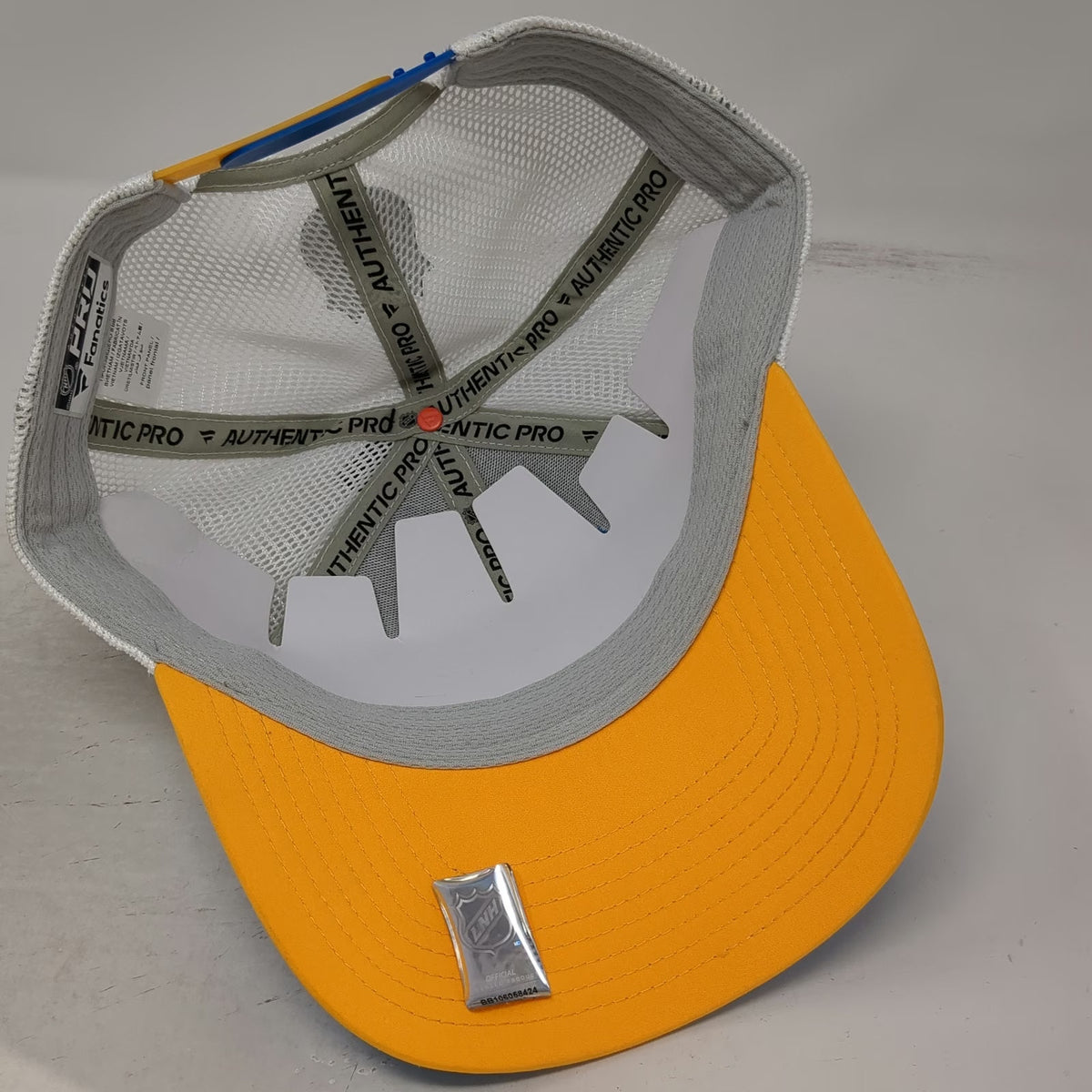 St. Louis Blues NHL Fanatics Trucker Hat Blue White Yellow OS Snapback Hockey