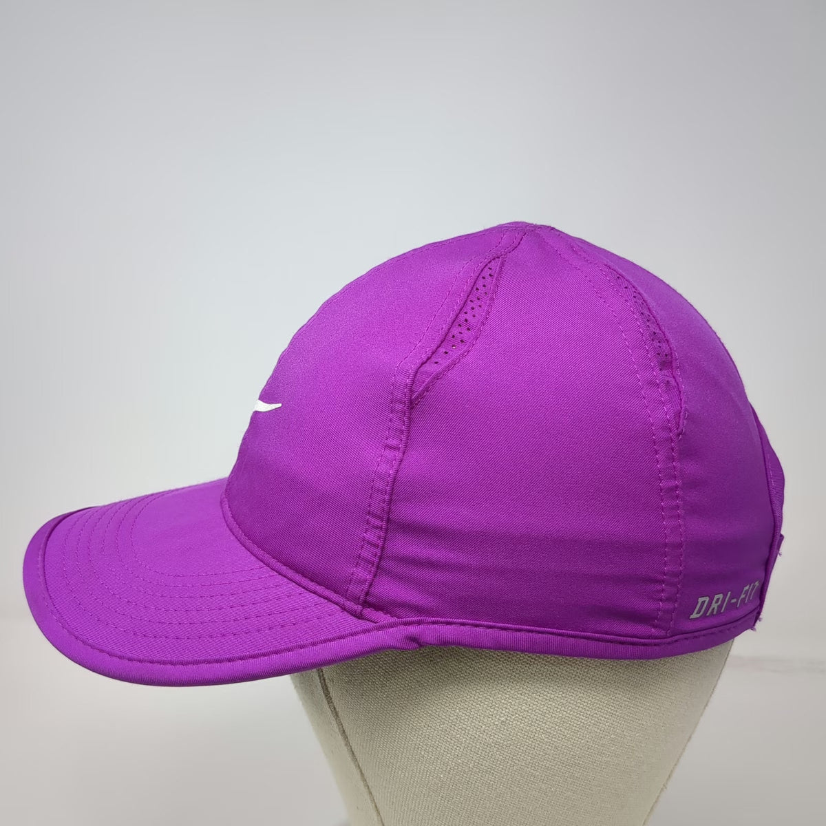 Nike Baseball Cap Purple One Size Dri-Fit Featherlight Swoosh Logo Strapback Hat