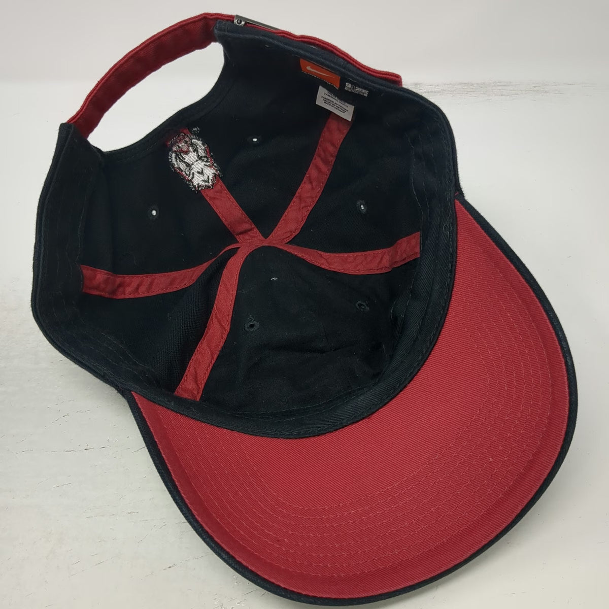 Nike Arkansas Razorbacks NCAA Cap Black OS Heritage86 Slideback Logo Hat Swoosh