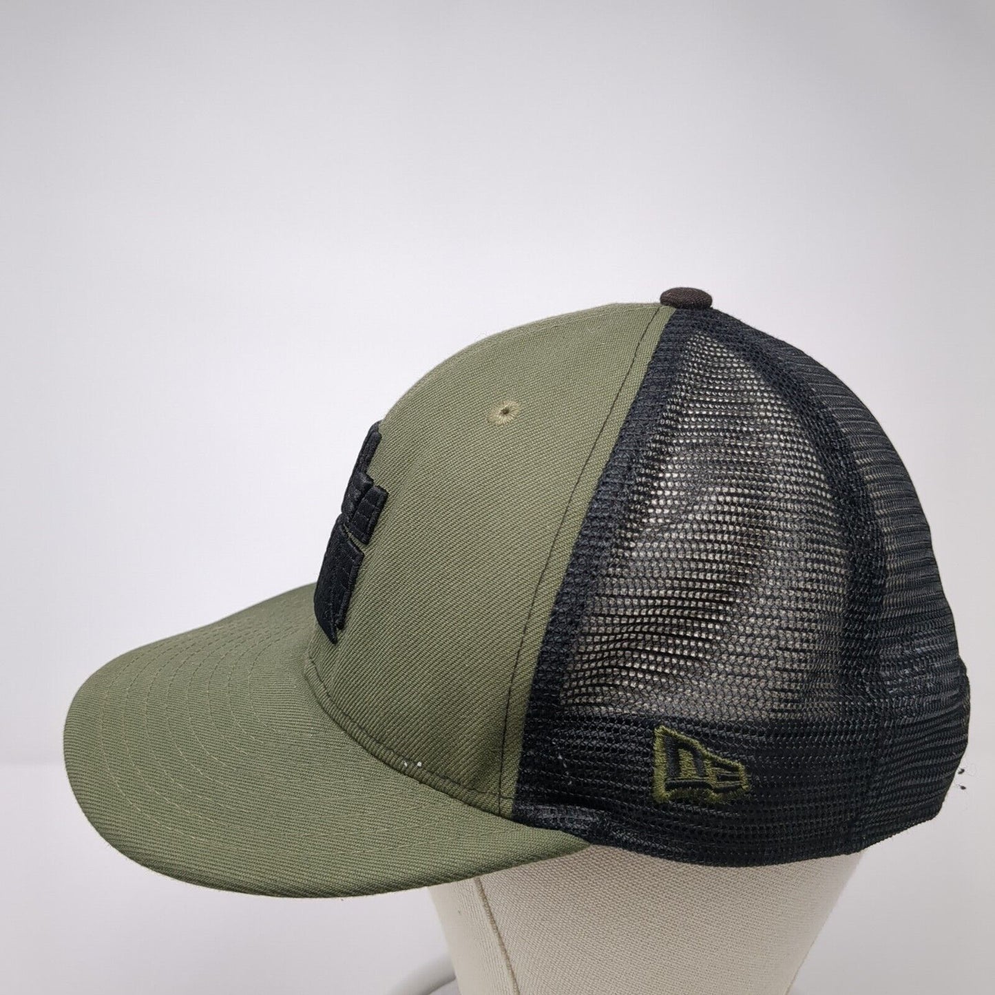 New Era Snapback Mesh Back Trucker Hat Green One Size Embroidered Logo