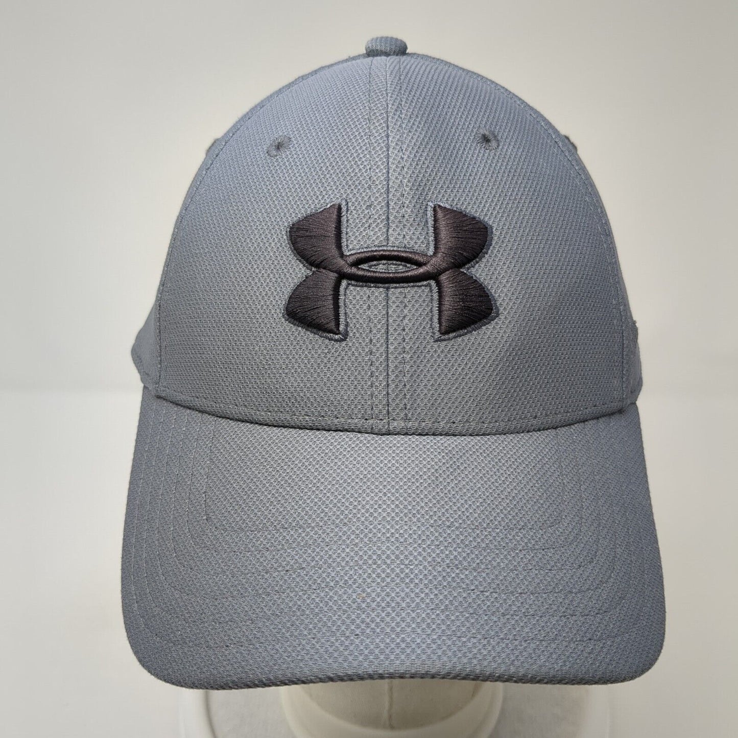Under Armour Logo Fitted Hat Gray M/L Solid Vent Holes Embroidered