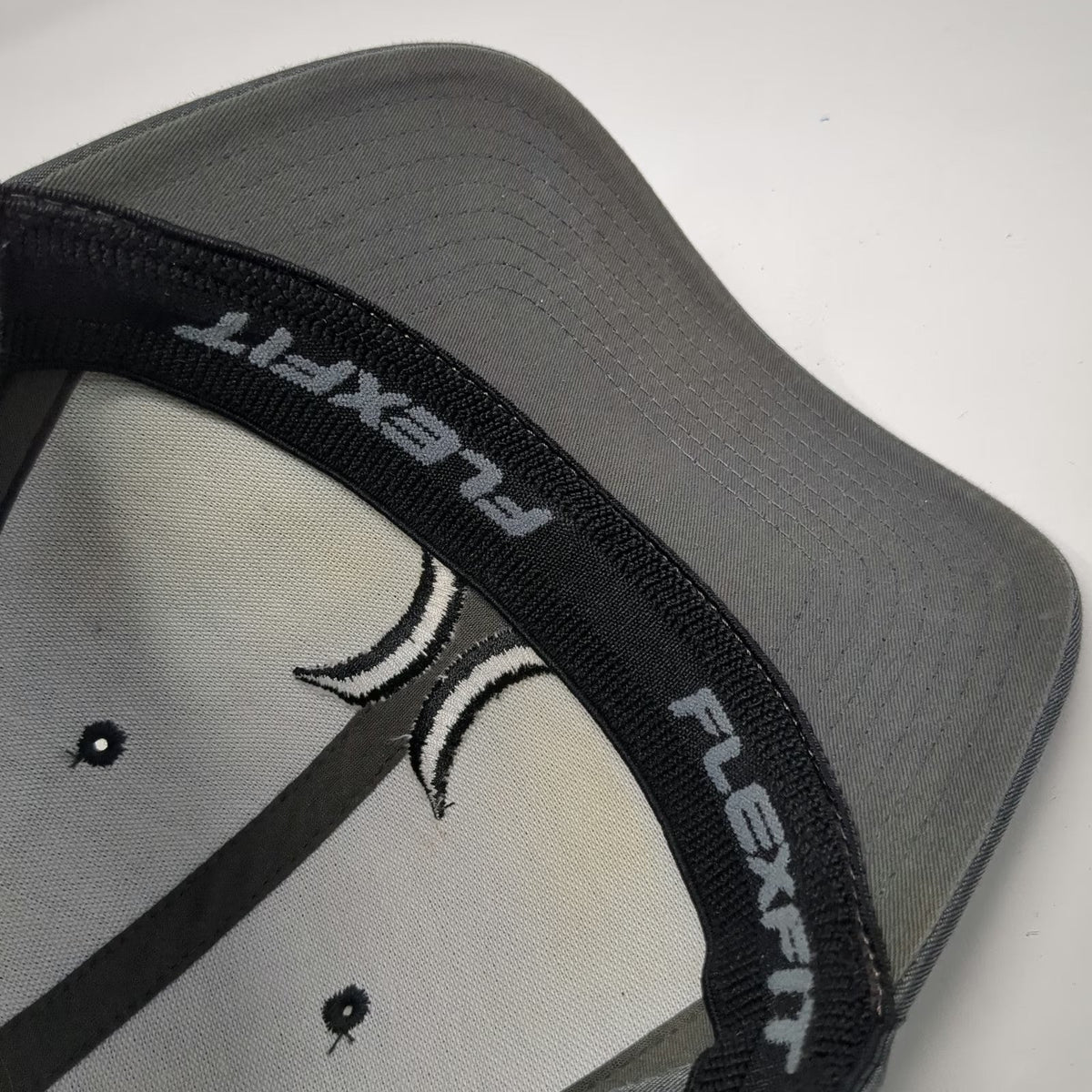 Hurley Baseball Cap Gray M Fitted Logo Embroidered Flexfit Stretch Curved Hat