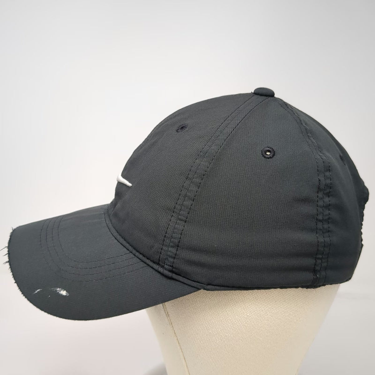 Nike Baseball Cap Black One Size Strapback Embroidered Swoosh Logo Athletic Hat