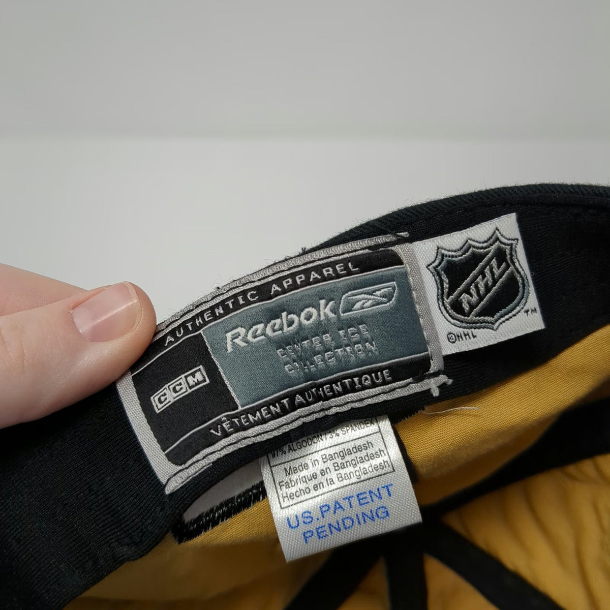 Reebok Anaheim Ducks Black Baseball Cap Hat OSFM Fitted NHL Center Ice Yellow