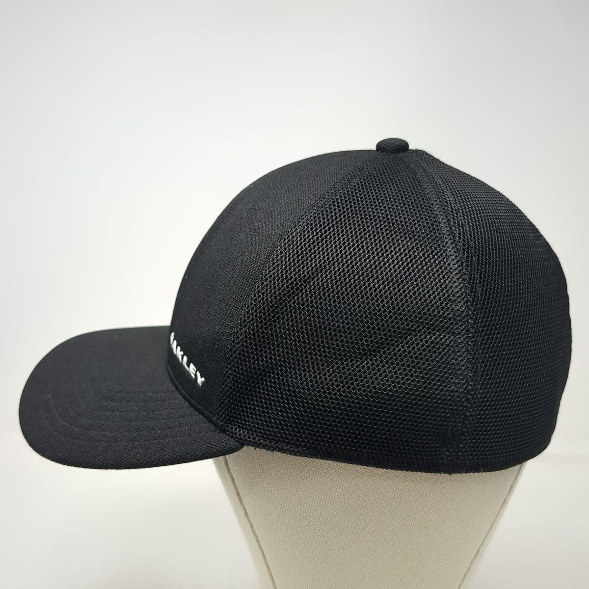 Oakley Baseball Cap Black M Mesh Back A-Flex Stretch Fit Embroidered Logo Hat