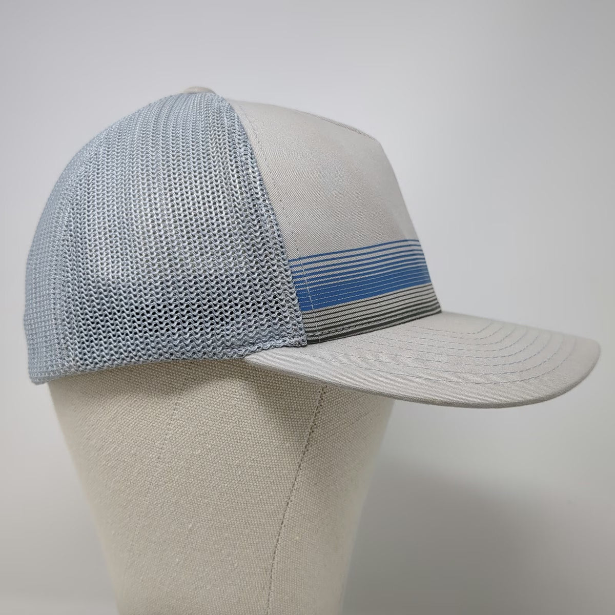 TravisMathew Golf Baseball Cap Gray XL Mesh Flexfit Horizontal Stripes Hat