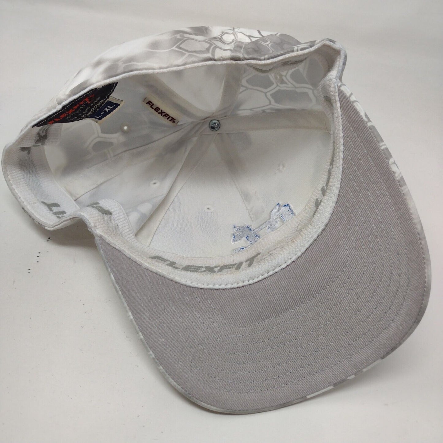 Yupoong Flexfit Fitted Hat Multicolor L-XL Camo Embroidered 6 Panel