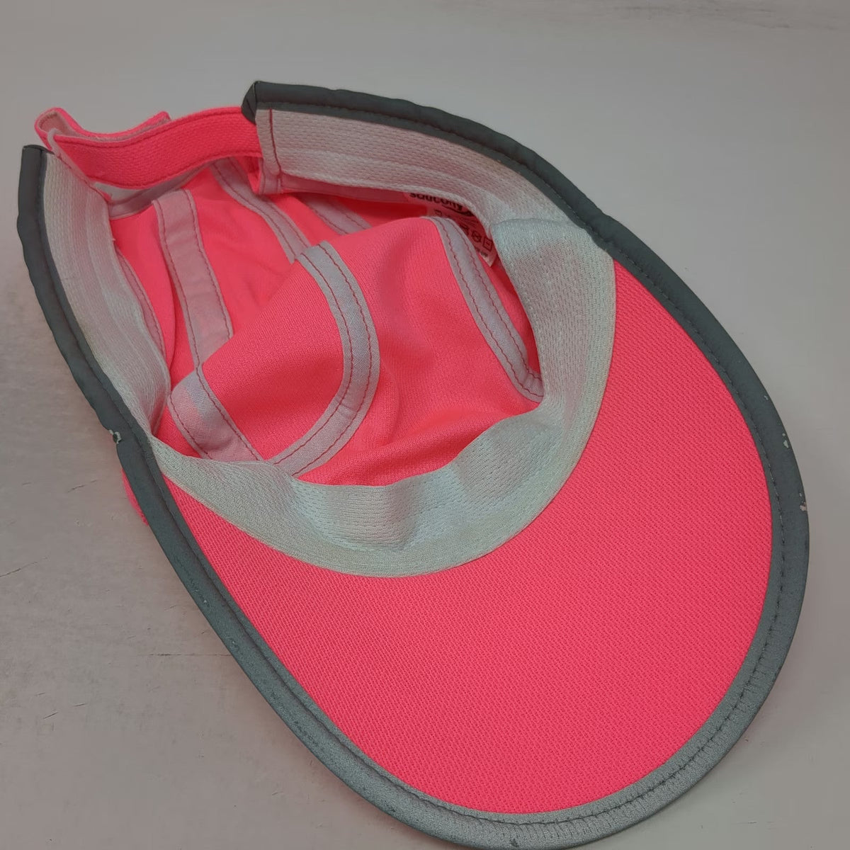 Saucony Baseball Cap Pink One Size Reflective Running Performance Strapback Hat