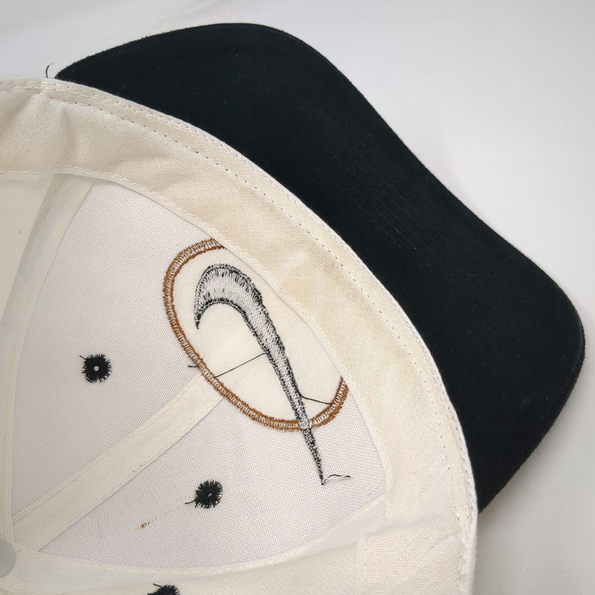 Nike Snapback White Black Swoosh Embroidered Circle Contrast Bill Hat Vintage