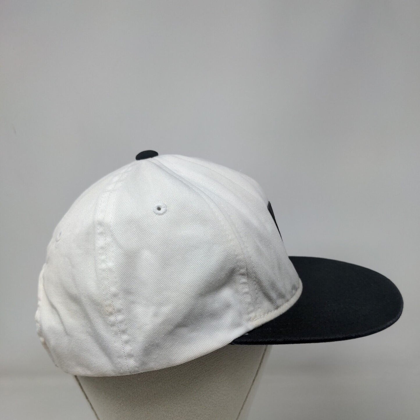 N8°6 Brooklyn Twenty Snapback Hat White 57 cm Adjustable Capio The Unique Leader