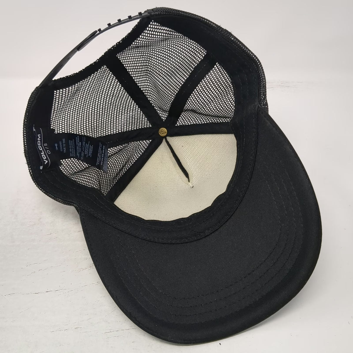 Volcom Trucker Hat Black OSFM Snapback Tropical Parrot Palm Leaf Mesh Back Foam