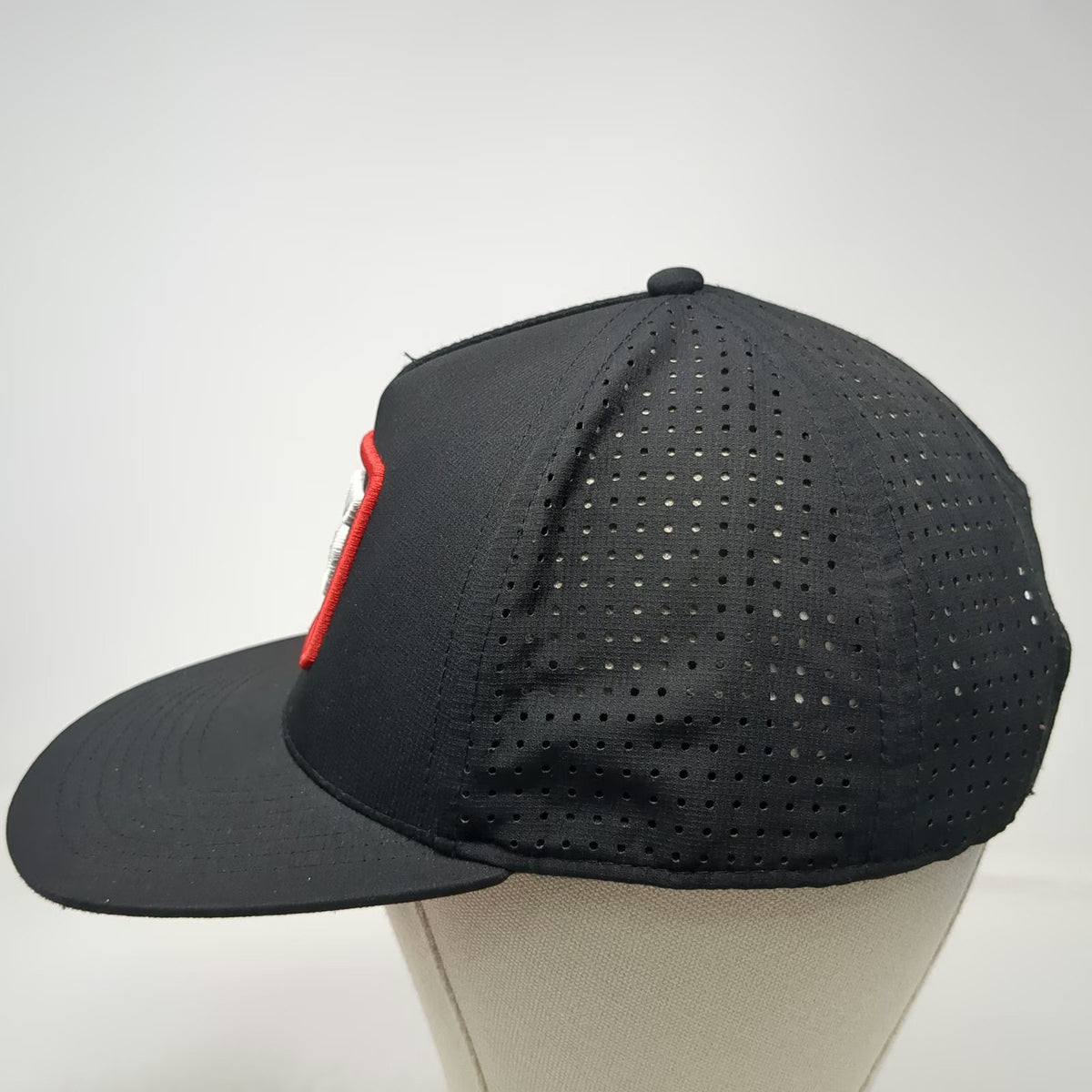 Snap-on Trucker Hat Black One Size Red Undervisor Perforated Panels Snapback
