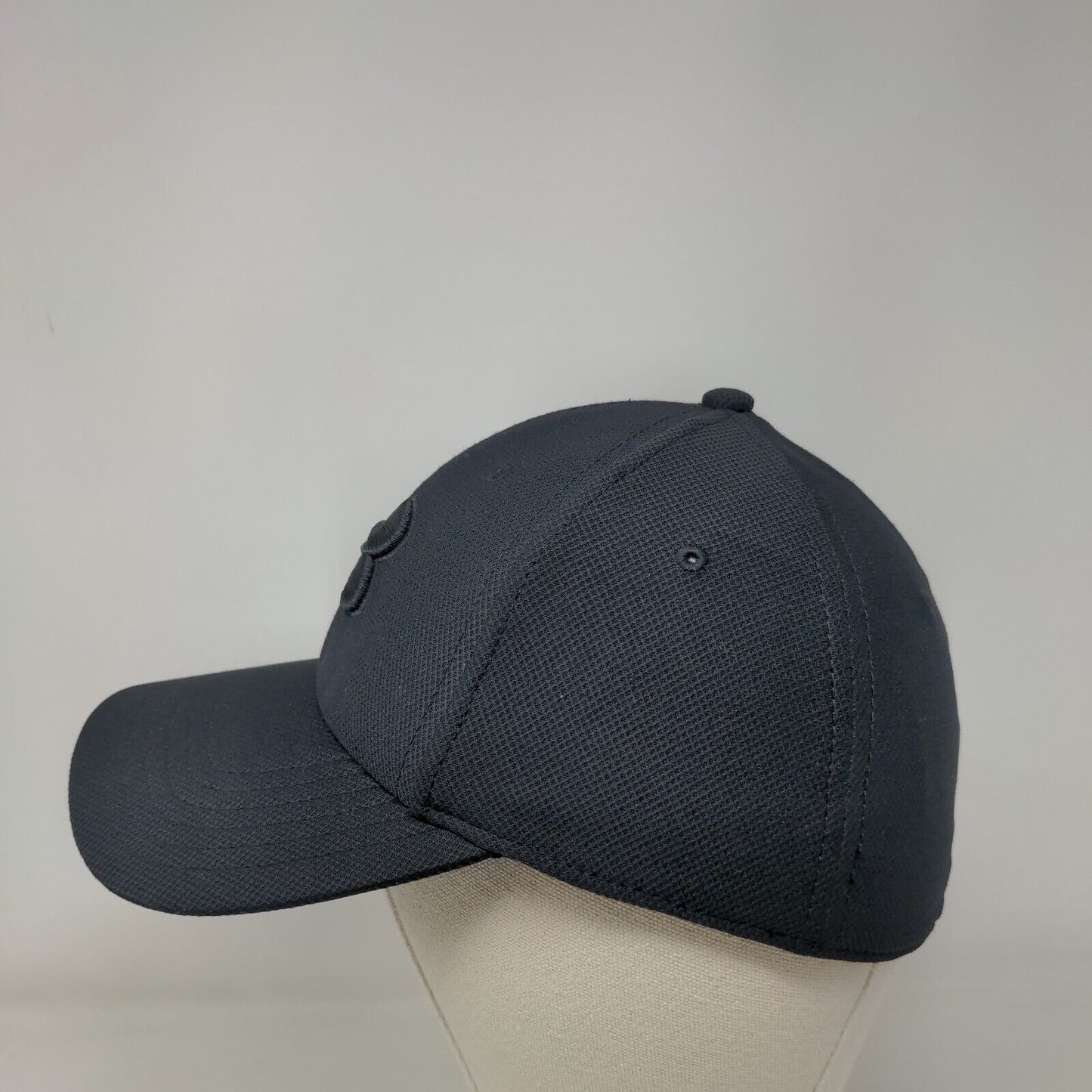 Under Armour Blitzing Fitted Hat Black M/L UA Classic Fit Embroidered