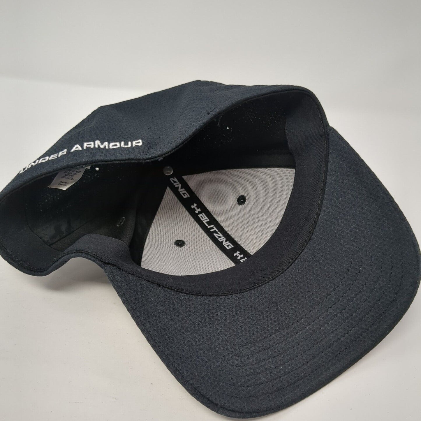 Under Armour Fitted Hat Black M/L Classic Fit Embroidered Blitzing Polyester