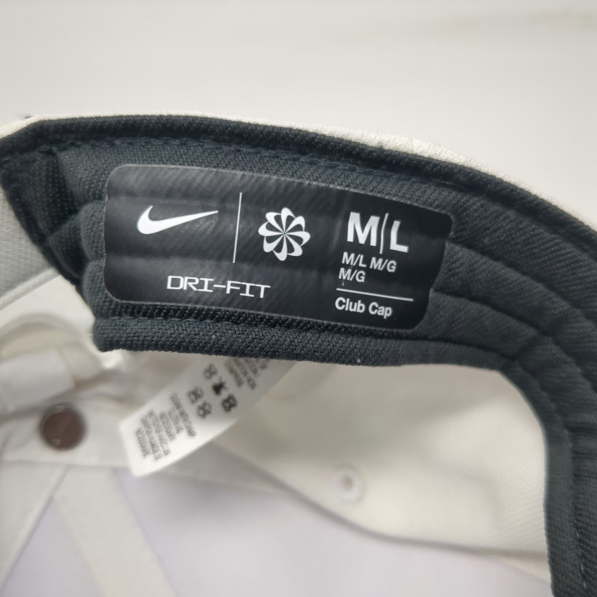 Nike Baseball Cap White L Strapback Dri-FIT Embroidered Swoosh Adjustable Hat