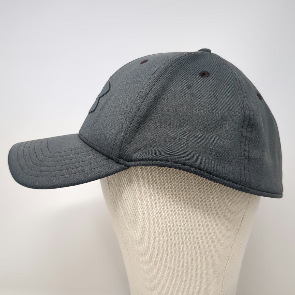 Under Armour Baseball Cap Gray XL Stretch Fit ISO-CHILL Logo Structured Hat