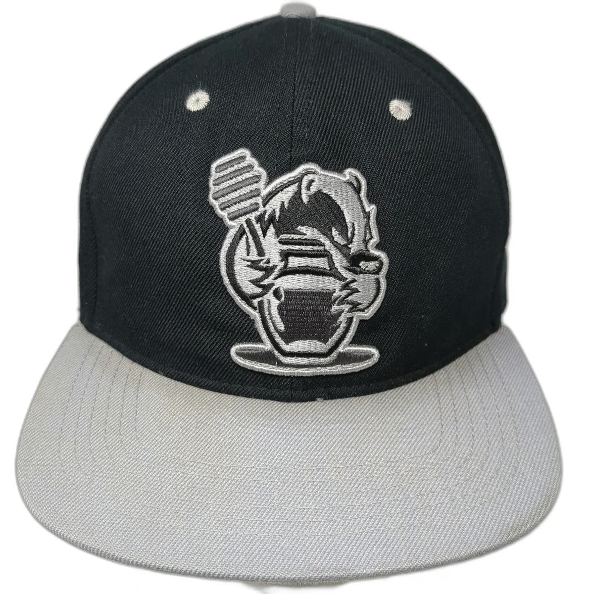 Huni Badger Snapback Hat Black OSFM Gray Brim Marijuana Leaf Logo Embroidered