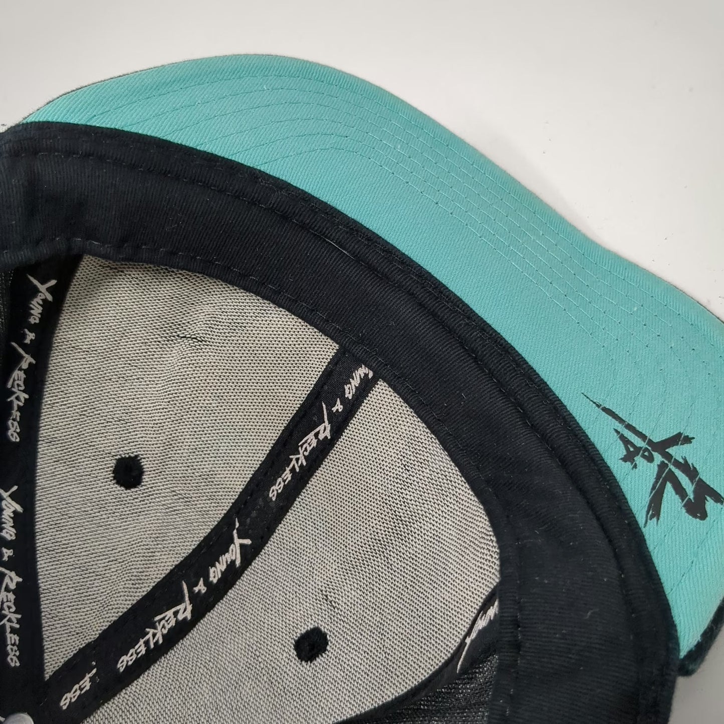 Young & Reckless Gray Snapback Hat One Size Shield Logo Mask Baseball Bats Blue