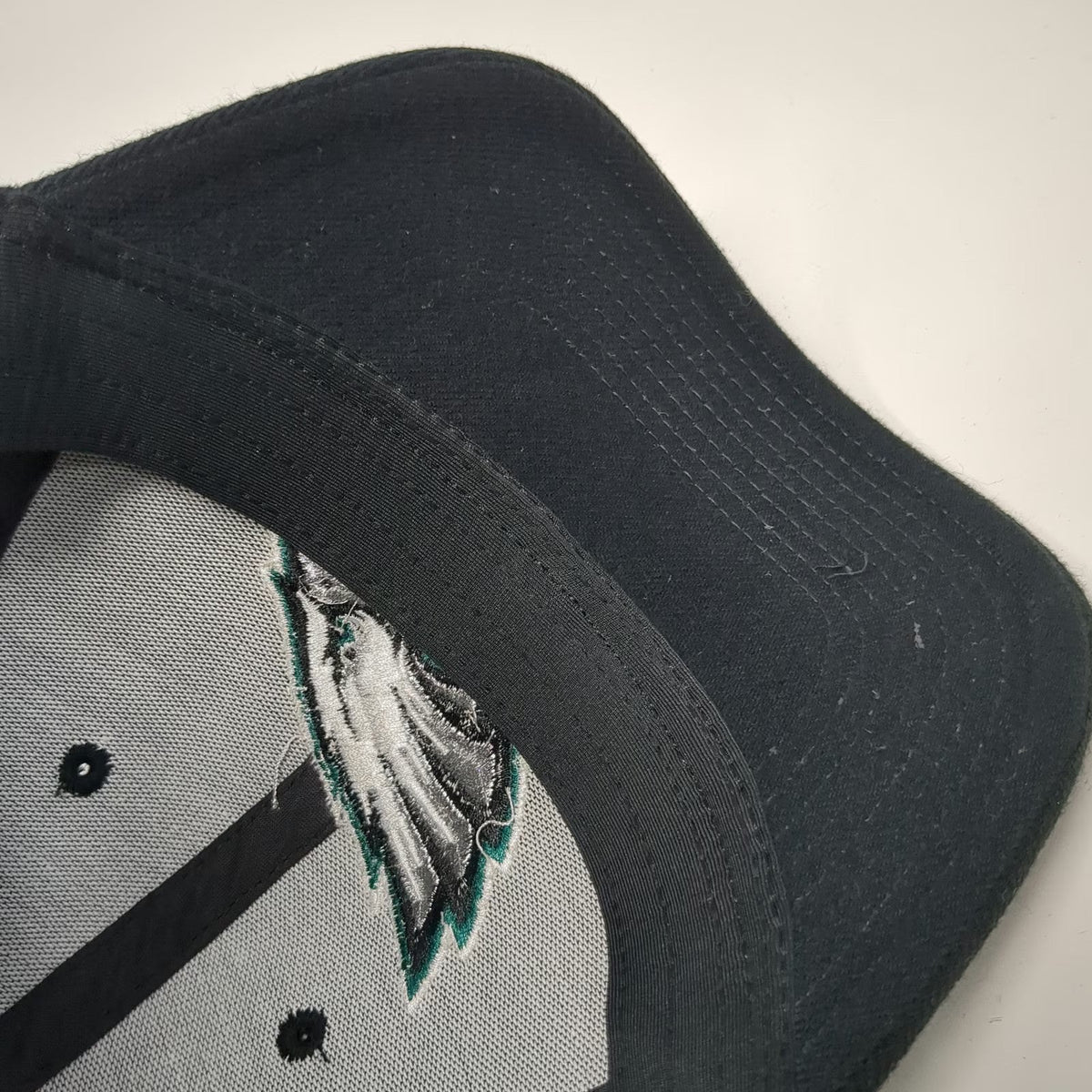 Philadelphia Eagles NFL Reebok Cap Black M Embroidered Logo Stretch Fit Hat