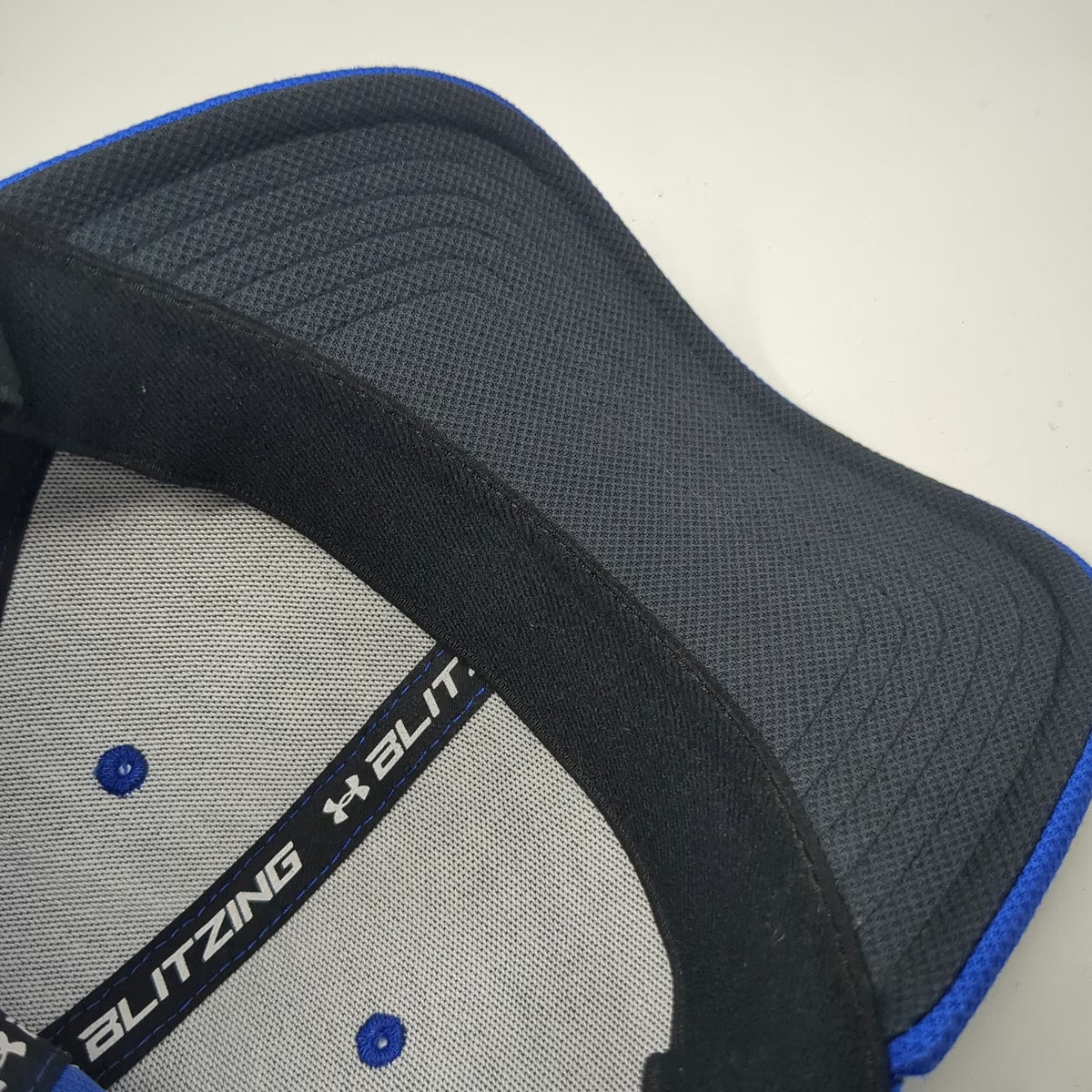 Under Armour Baseball Cap Blue M Fitted Logo Stretch Fit Blitzing Athletic Hat