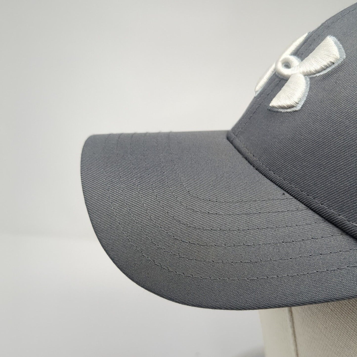 Under Armour Golf Fitted Mesh Back Hat Gray M/L Colorblock Embroidered