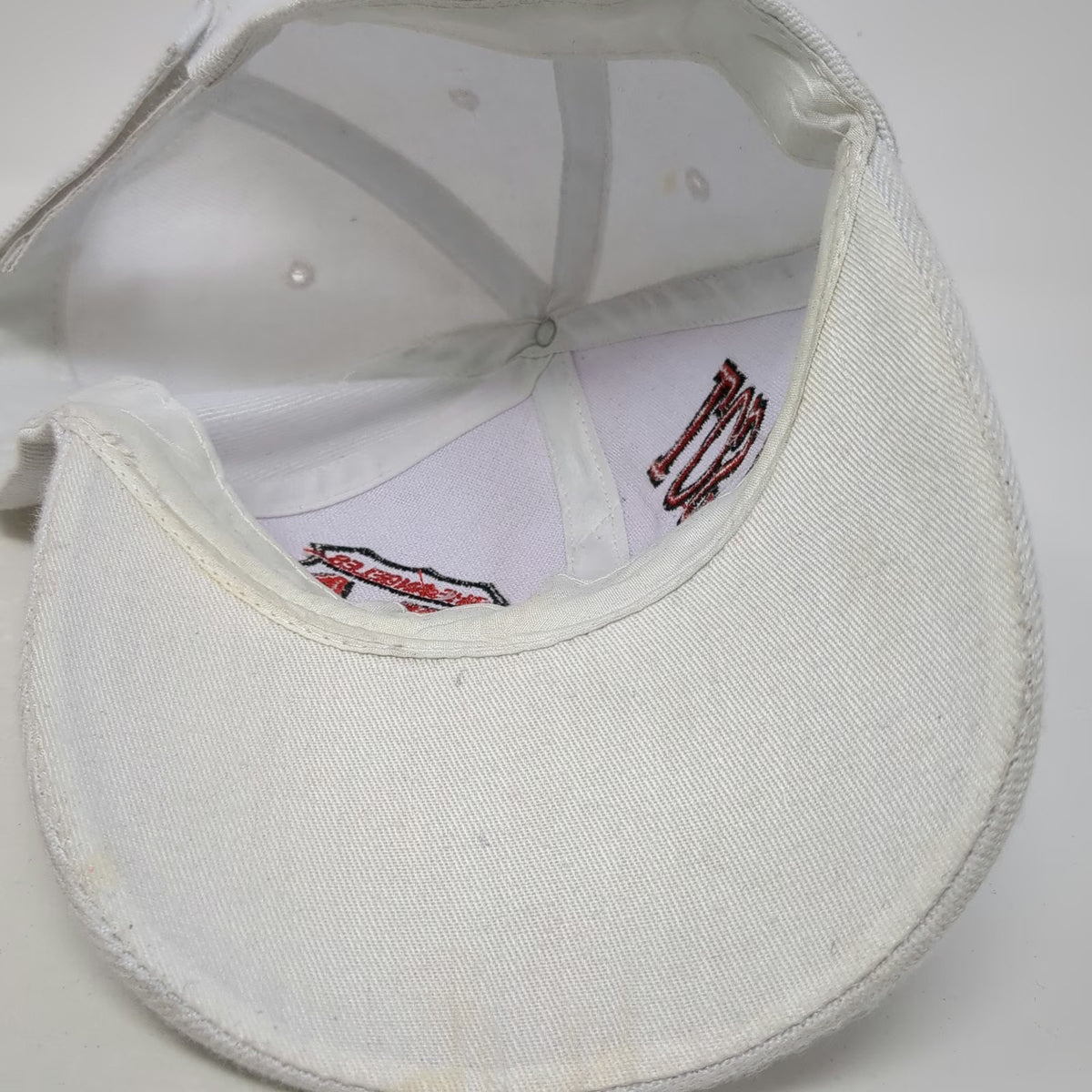 Baseball Cap White One Size Los Angeles LA Shield Red Black Strapback Hat Script