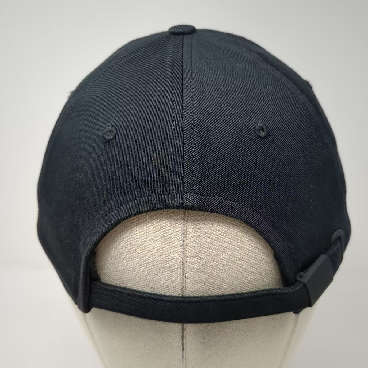 Lululemon Black Baseball Cap Adjustable Hat Size M Metal Logo Cotton Blend