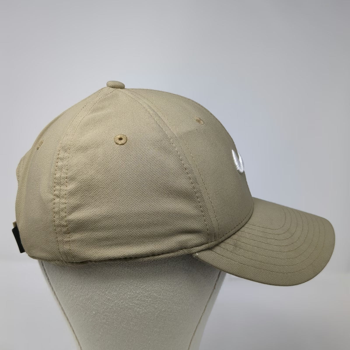 Nike Baseball Cap Beige White L Dri-FIT Slideback Swoosh Logo Embroidered Hat