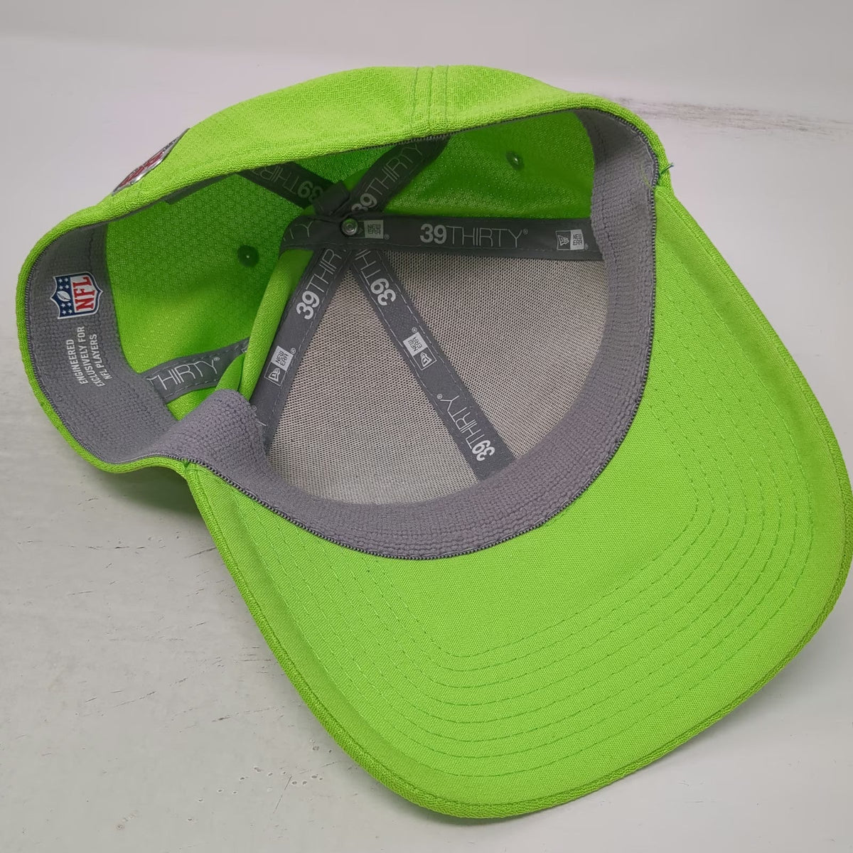 Seattle Seahawks NFL New Era Cap Hat Green M Metallic Logo 39THIRTY Flex