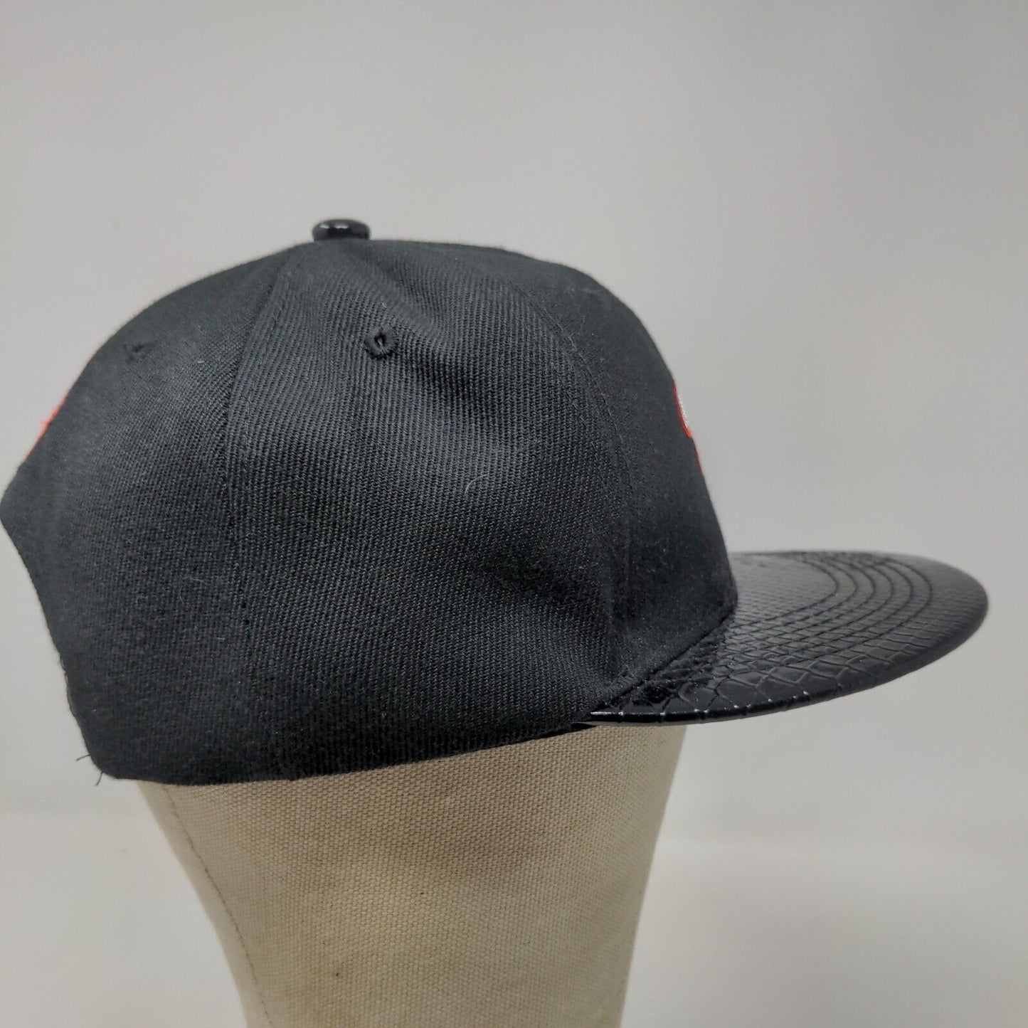 New League Men's Snapback Hat Black OSFA Embroidered Finger Guns Logo