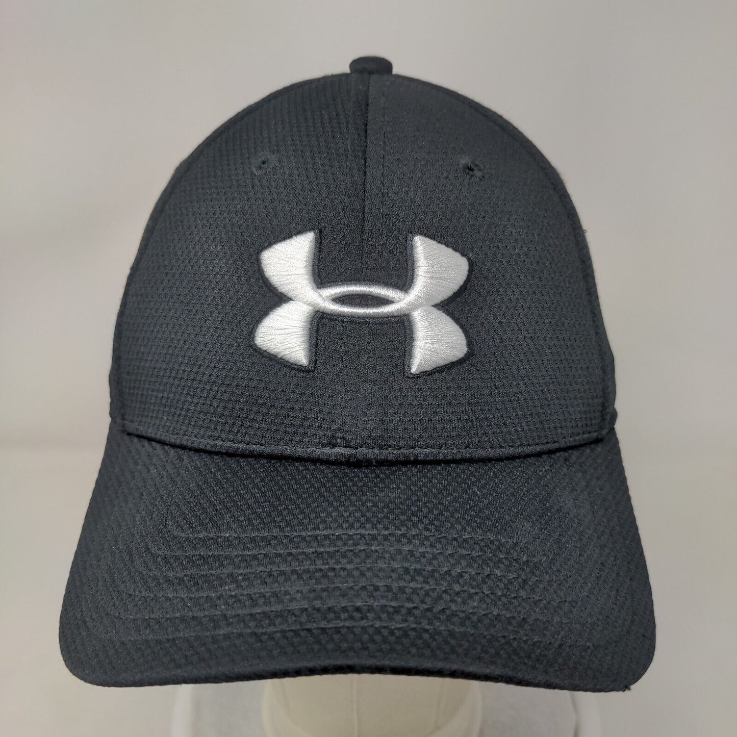 Under Armour Fitted Hat Black Medium-Large Embroidered Logo 6 Panel