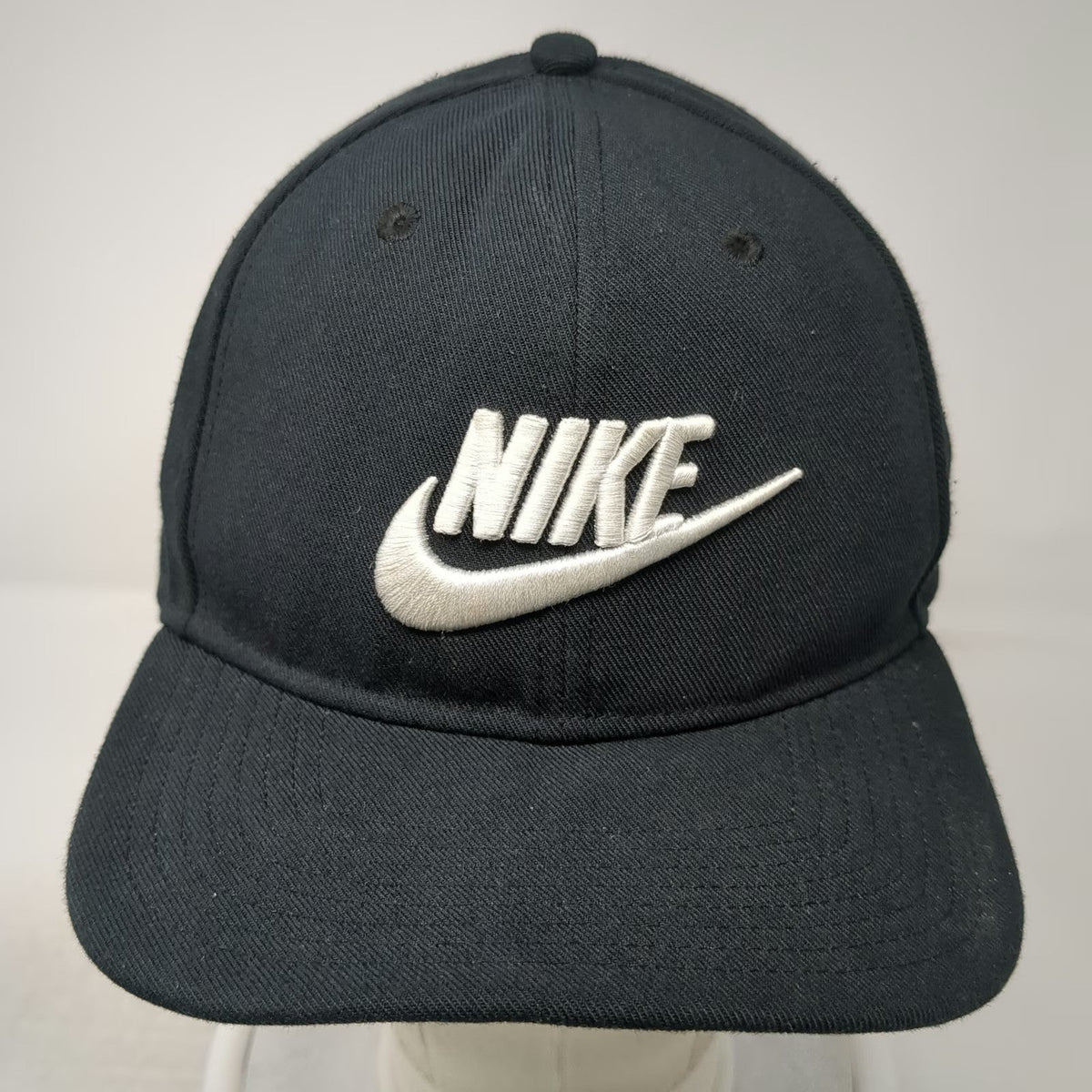 Nike Snapback Black White Green Underbill One Size Dri-Fit Pro Haeleah Logo Hat