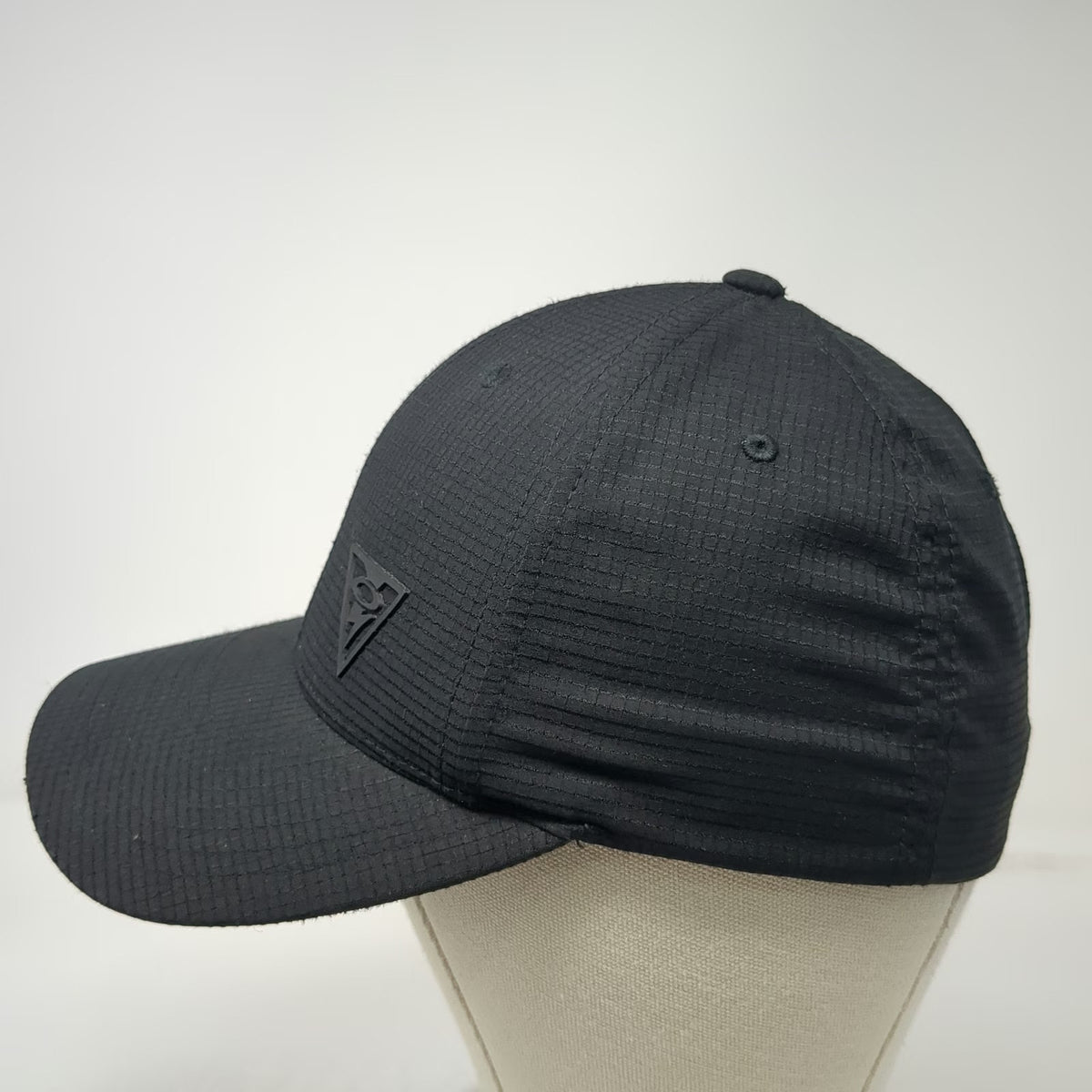 Oakley Baseball Cap Black S-M Flexfit Grid Texture Performance Logo tonal hat