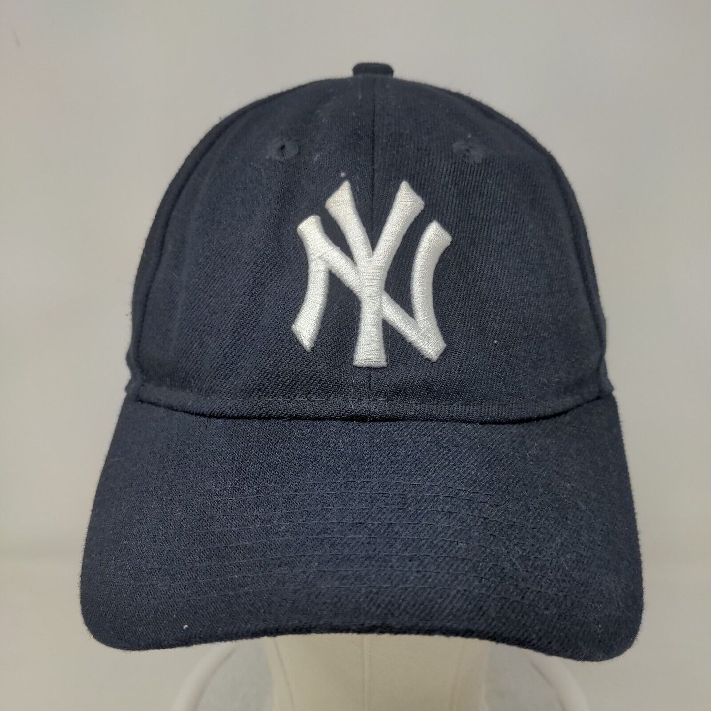New Era Men's Strapback Hat Blue 9Forty New York Yankees Embroidered Logo