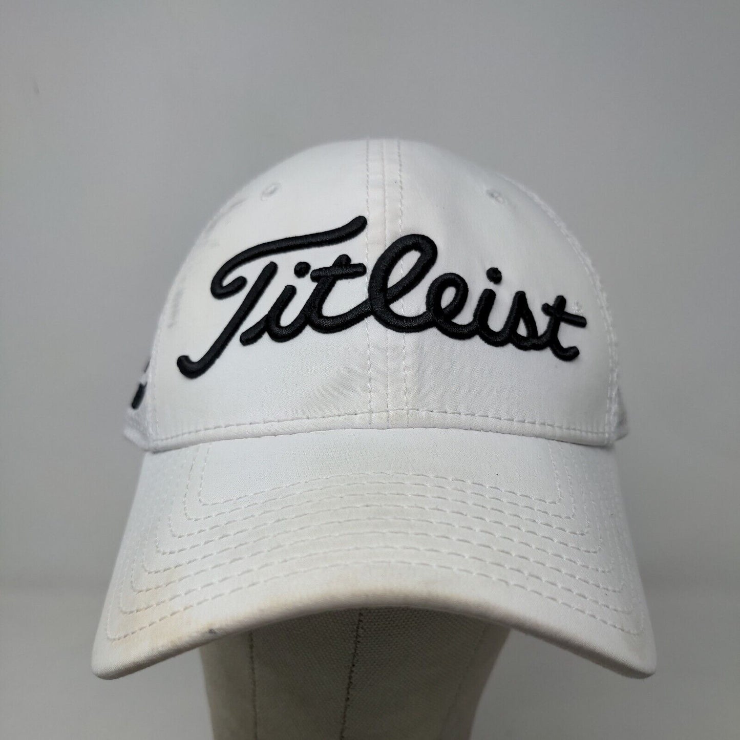 Titleist Men's Fitted Hat White Size M/L Embroidered Pro V1 Logo