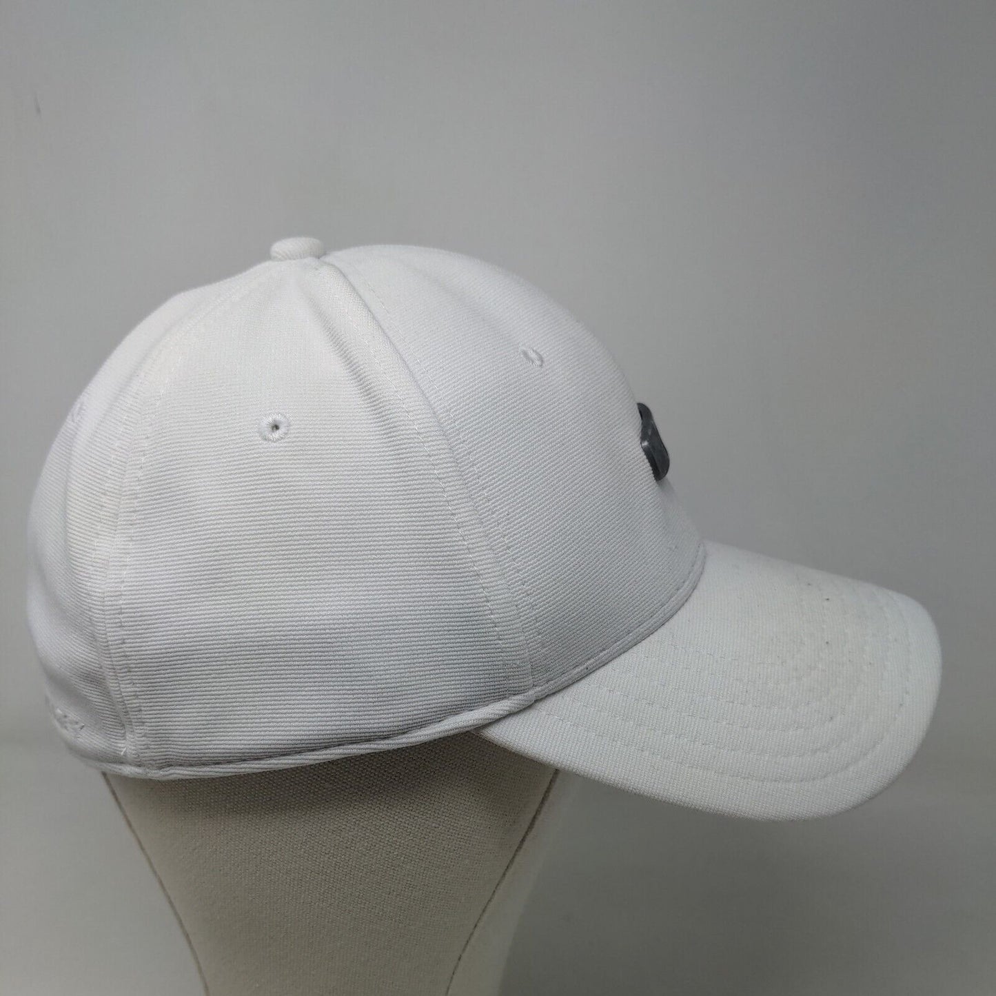 Oakley Men's Fitted Hat White Size L/XL 3D Logo Classic Low Flex