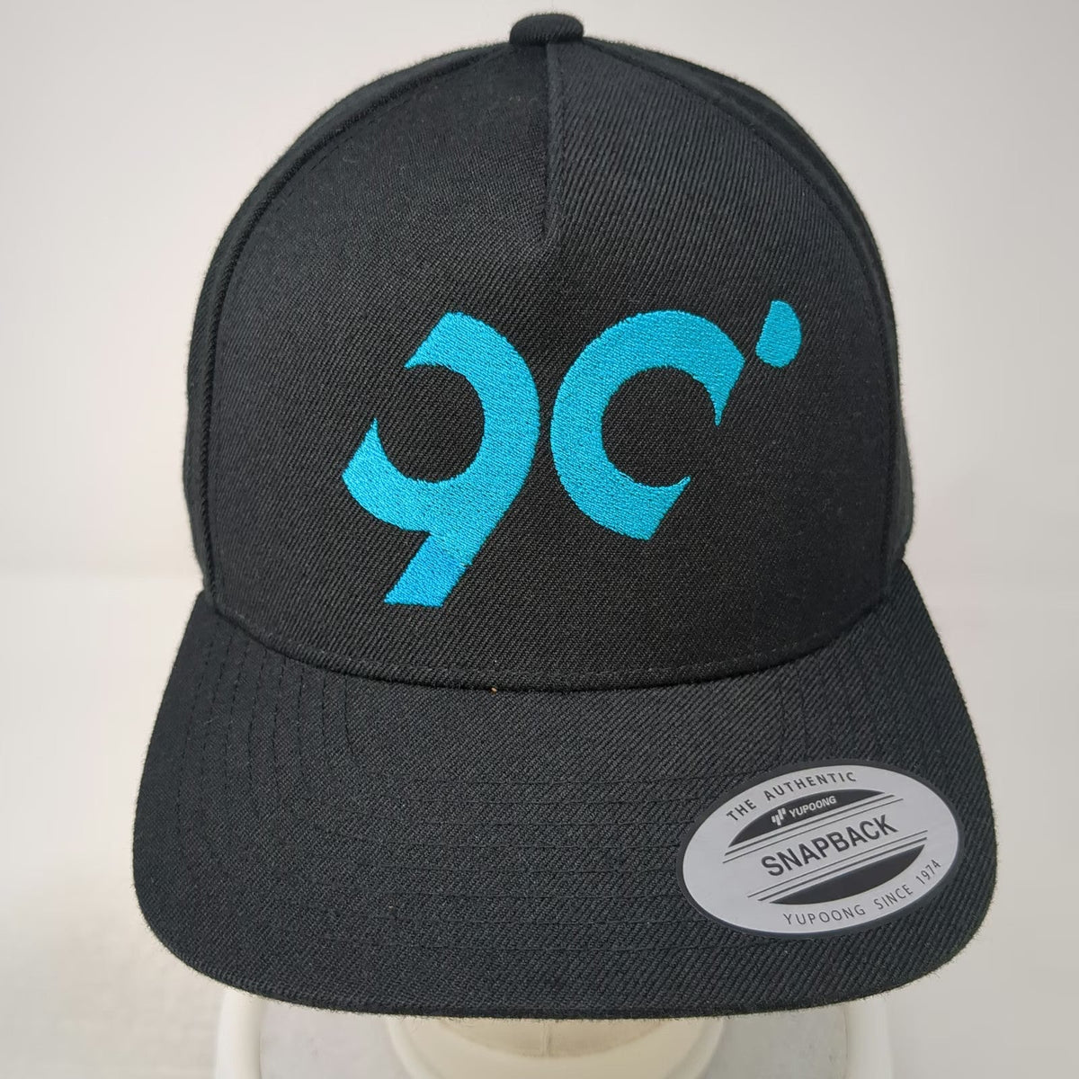 Yupoong 5 Panel Black Hat OSFM Latitude 90 Snapback Flat Brim Green Underbill