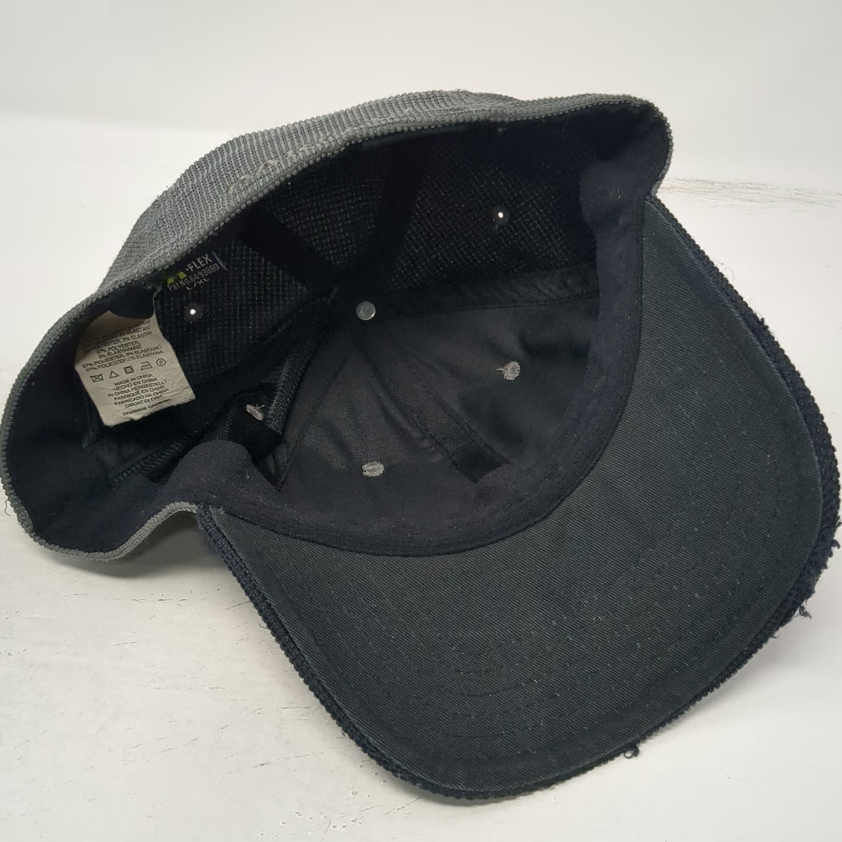 Oakley Baseball Cap Hat Gray Black XL Textured Honeycomb A-Flex Fitted Stretch