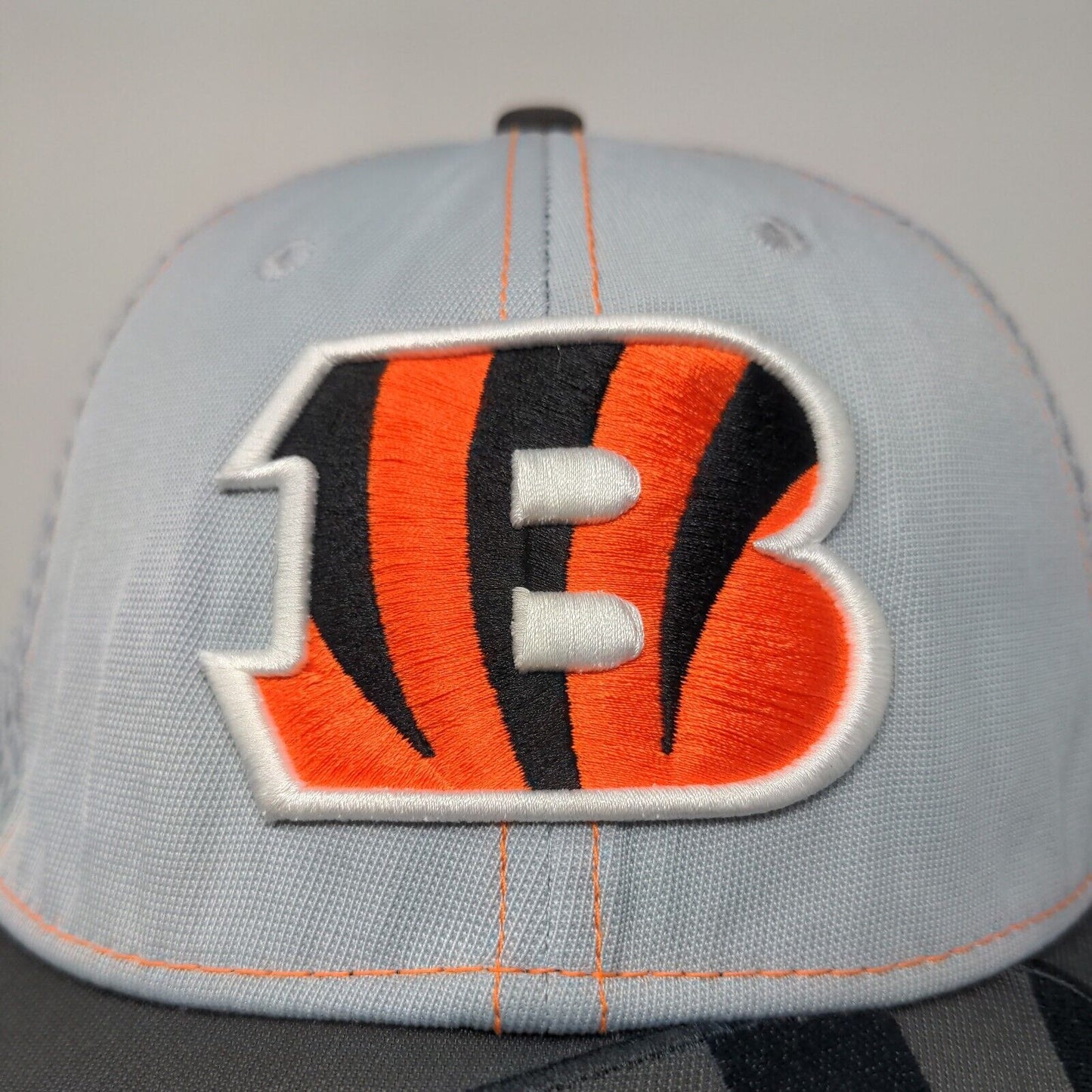 New Era Men's Fitted Hat Gray Size M/L Embroidered Cincinnati Bengals Logo